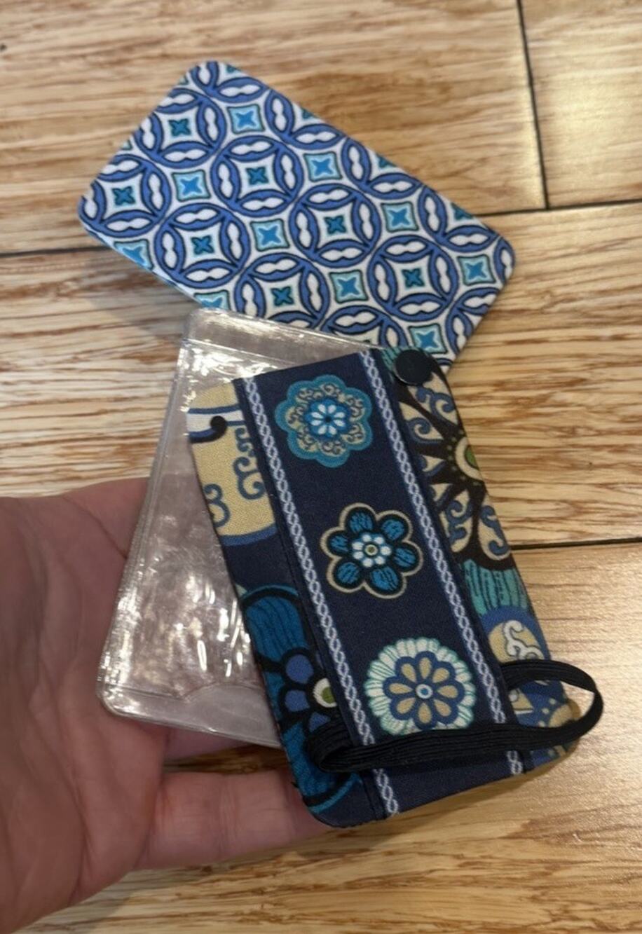 Vera Bradley Card Fan Wallet MOD FLORAL BLUE 10 Card Capacity Rare Retired NICE